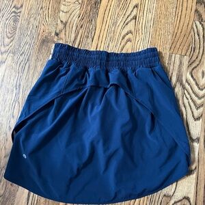 Lululemon women’s skirt size 6 LONG. Excellent condition- barely worn.